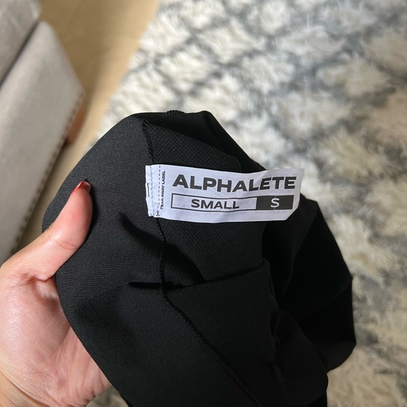 Alphalete Amplify Shorts in Black 4.5” - Picture 3 of 3